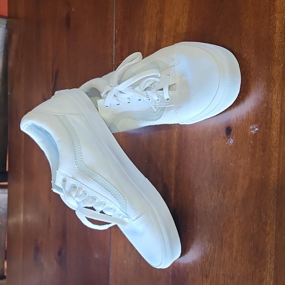 Low top vans in white size 9 in mens - Picture 2 of 4